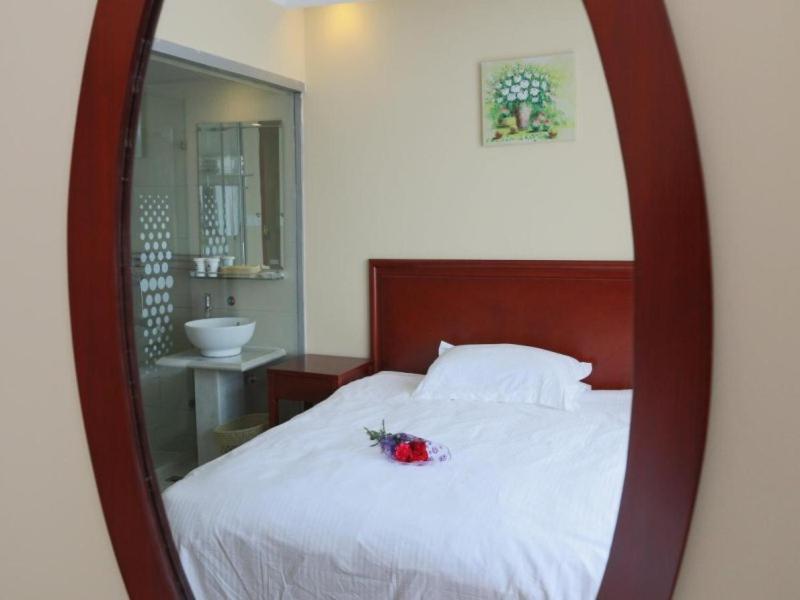 Greentree Inn Shanghai Pudong Airport Huaxia East Road Railway Station Shell Hotel Dış mekan fotoğraf