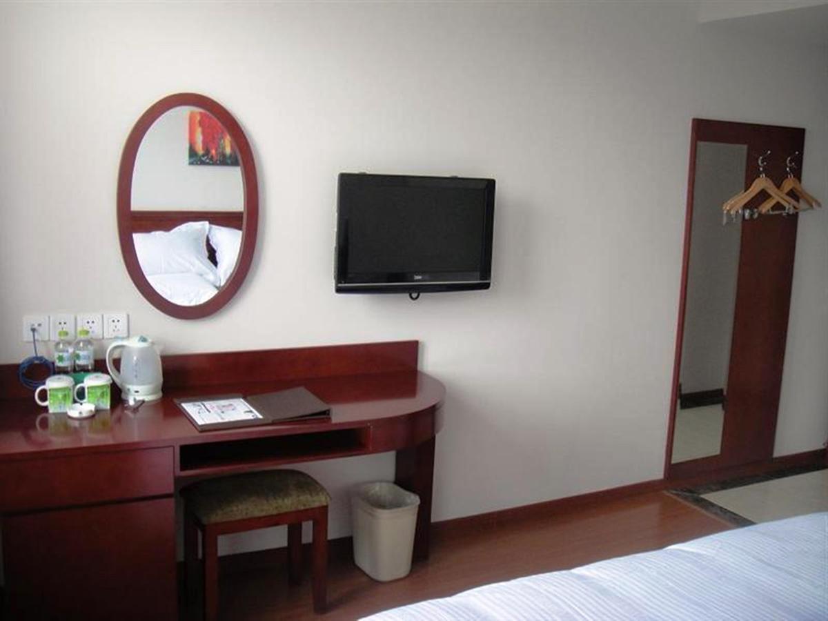 Greentree Inn Shanghai Pudong Airport Huaxia East Road Railway Station Shell Hotel Dış mekan fotoğraf