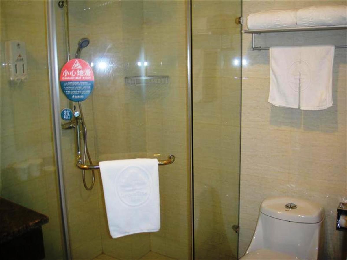 Greentree Inn Shanghai Pudong Airport Huaxia East Road Railway Station Shell Hotel Dış mekan fotoğraf