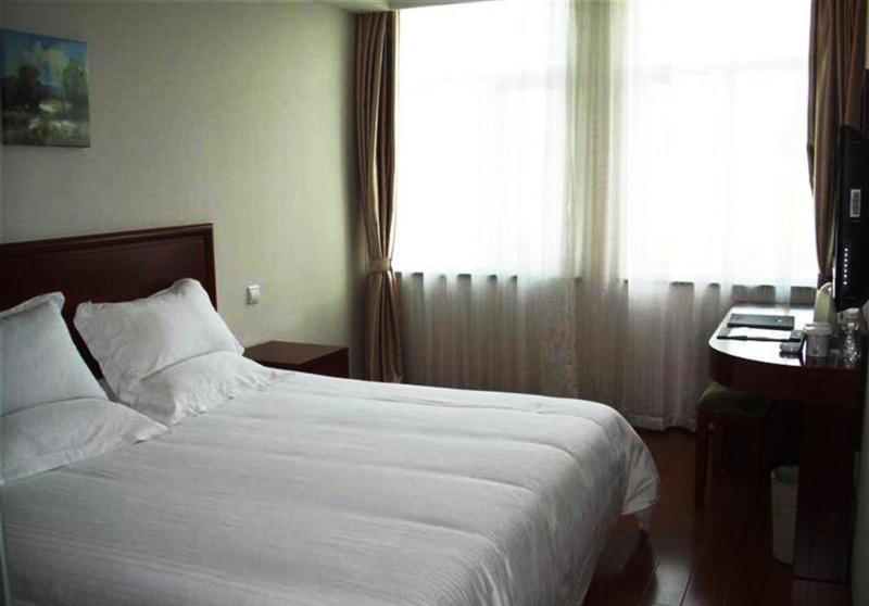 Greentree Inn Shanghai Pudong Airport Huaxia East Road Railway Station Shell Hotel Dış mekan fotoğraf